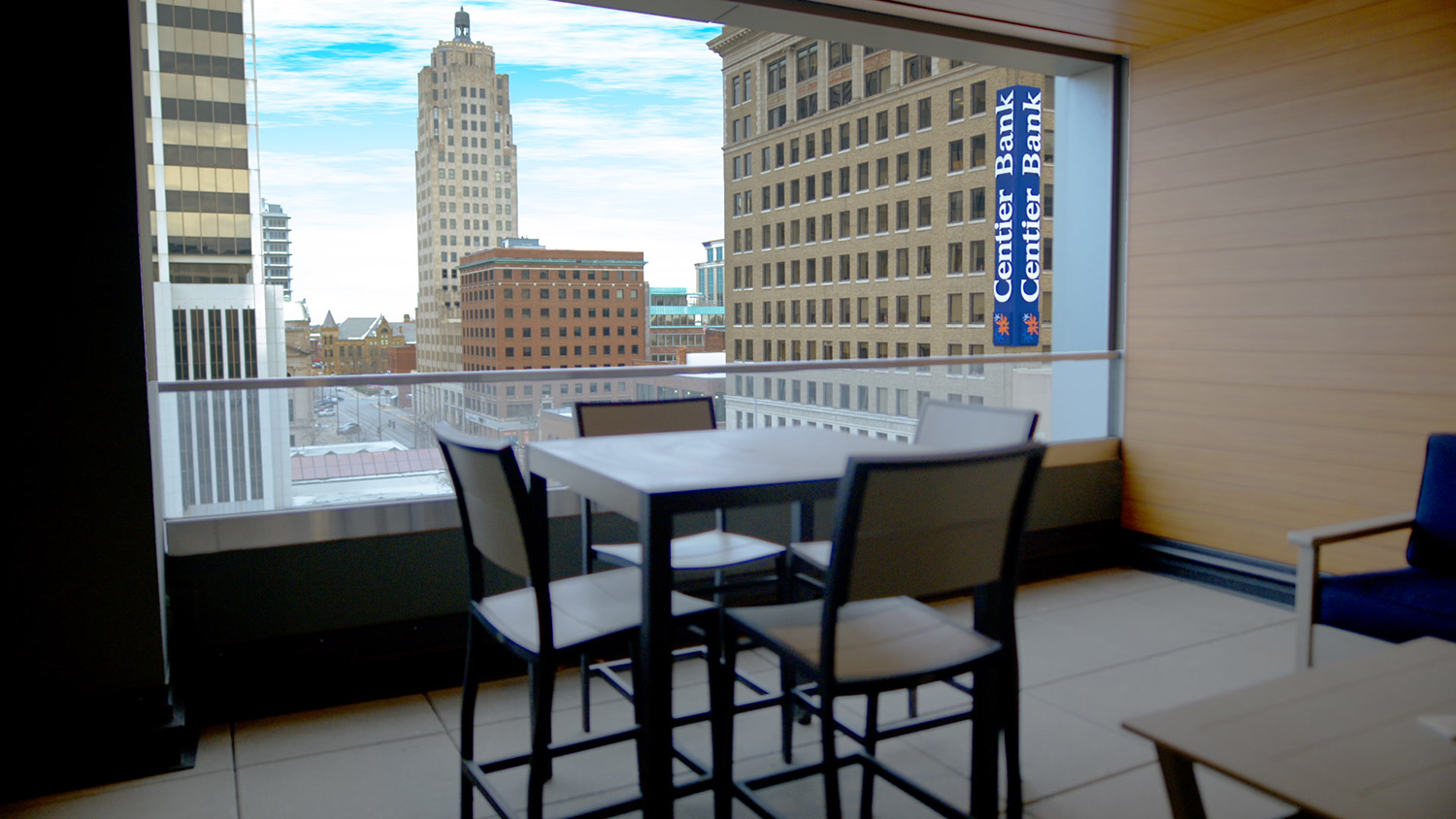 Patio space in Metro